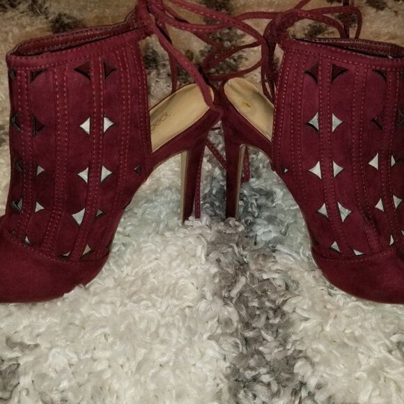 SHOEDAZZLE MAROON 'RACHEL'S LASER-CUT SINGBACK HEELS SANDAL - Picture 7 of 15